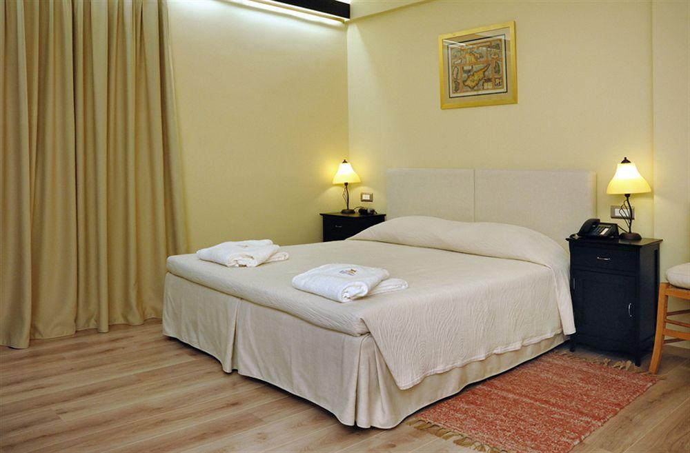 بيرايوس Efplias Hotel Apartments المظهر الخارجي الصورة
