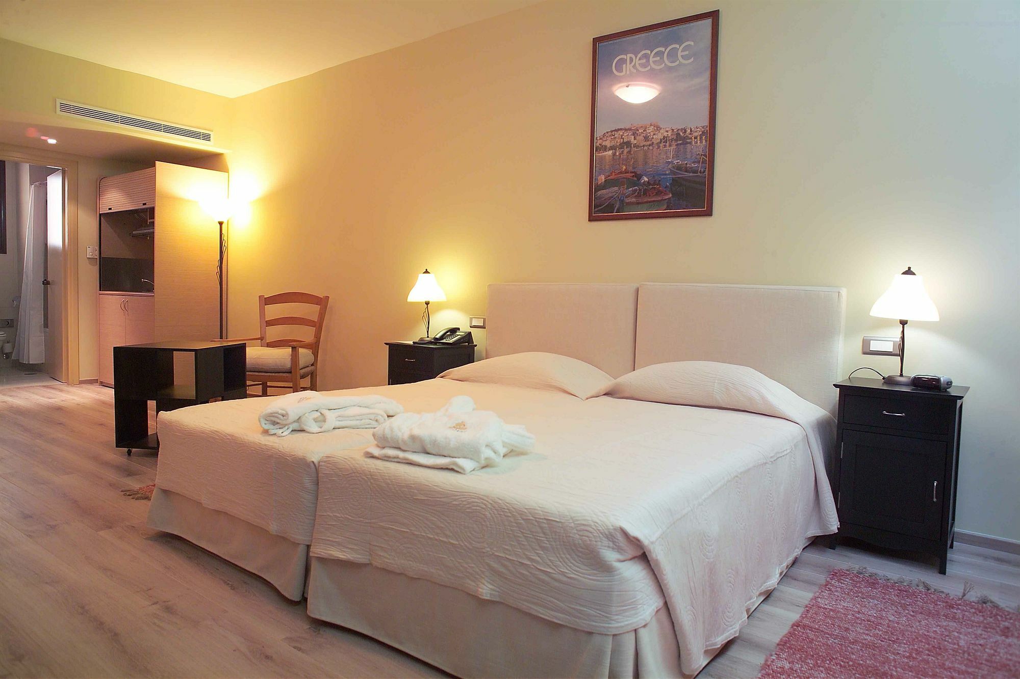 بيرايوس Efplias Hotel Apartments الغرفة الصورة